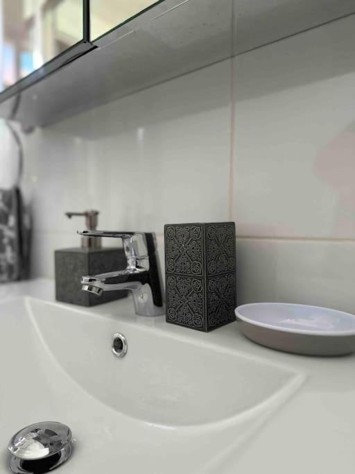 “Apartamento Moderno Y Acogedor マドリード エクステリア 写真